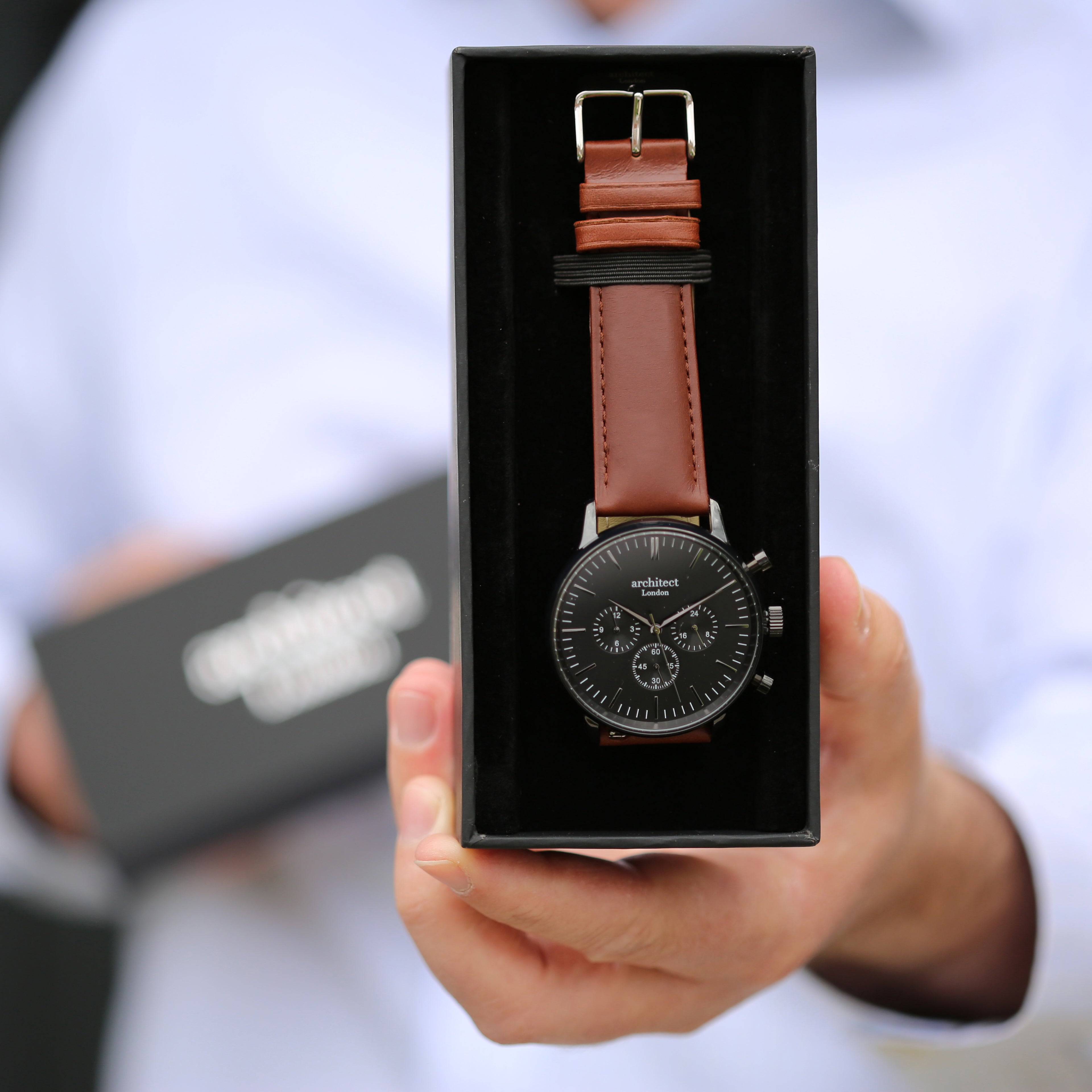 Why Engraved Watches Make the Best Last-Minute Gifts (That Don’t Feel Last-Minute)