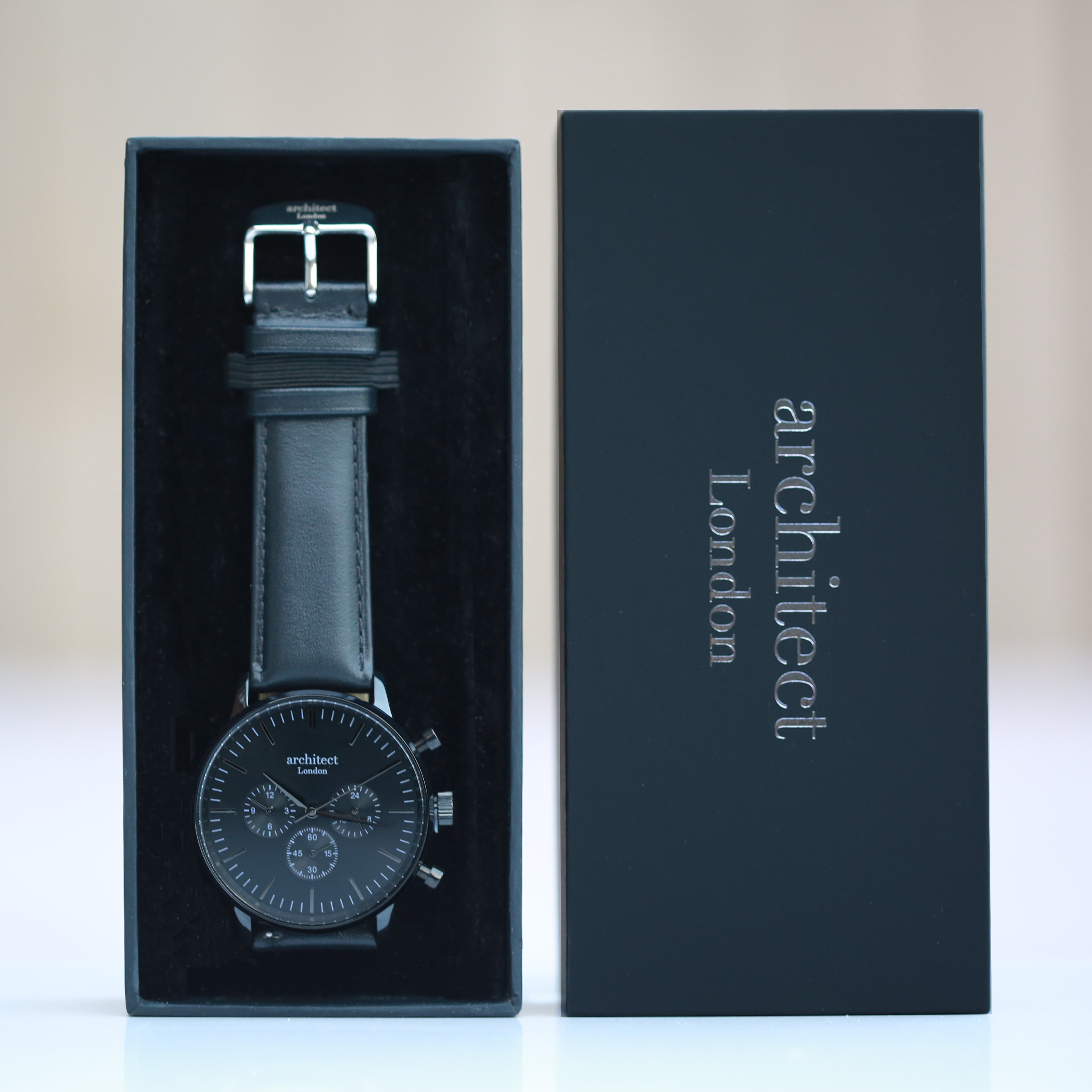 Gift-ready personalised men’s watch with modern engraving